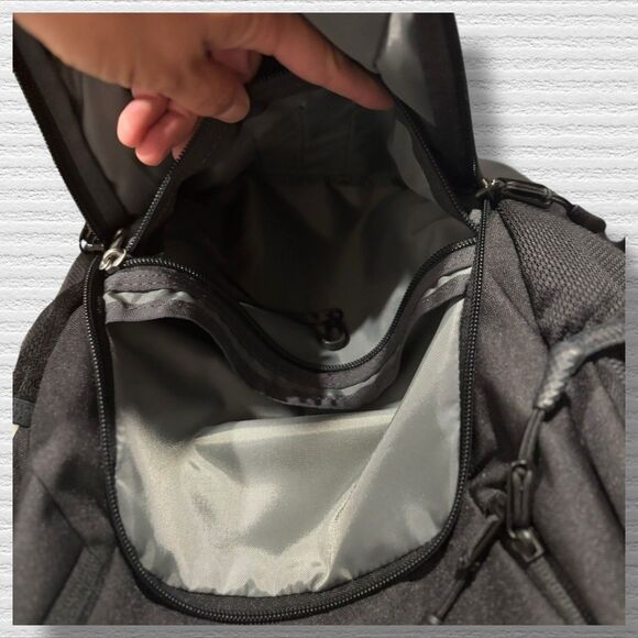 The North Face Pivoter Backpack Black FlexVent Laptop School Book Bag - Picture 5 of 8